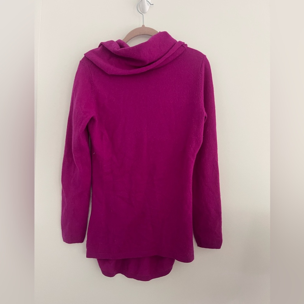 Elie Tahari 100% Cashmere Cowl Neck Sweater Ruching on Side Magenta Size Small - Picture 3 of 6